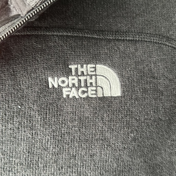 The North Face Men’s Quarter Zip - Picture 2 of 5